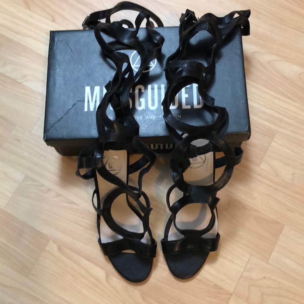 Circular Knee High Gladiator Sandals in Black Sz 6
